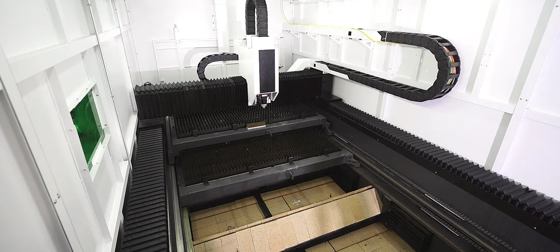 máy cắt laser.webp